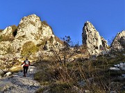 15 A sx vetta Cornagera, a dx  torrioni d'arrampicata Longo e Gemelli